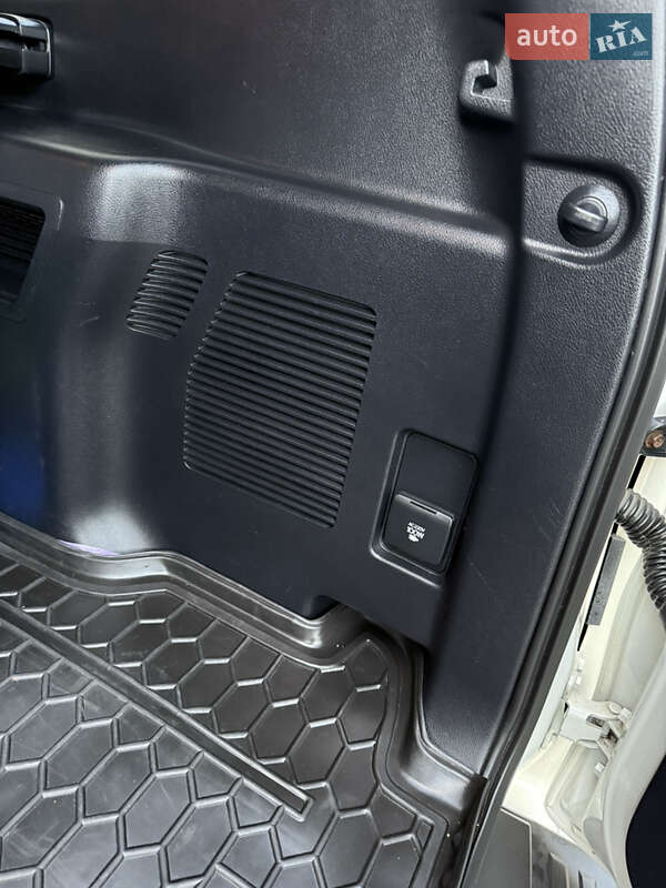 Позашляховик / Кросовер Toyota Land Cruiser Prado 2019 в Полтаві фото 43 Позашляховик / Кросовер Toyota Land Cruiser Prado 2019 в Полтаві