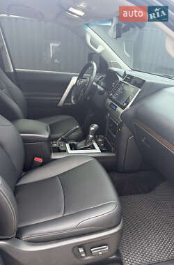 Внедорожник / Кроссовер Toyota Land Cruiser Prado 2021 в 