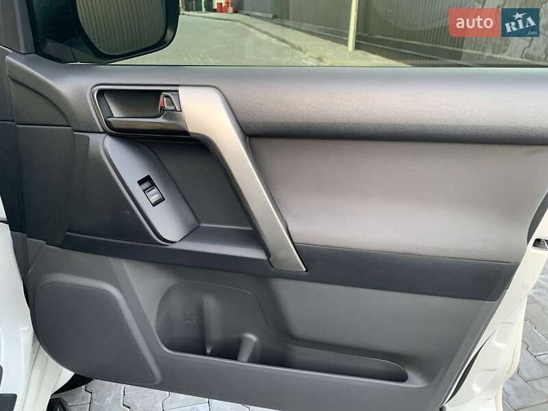 Внедорожник / Кроссовер Toyota Land Cruiser Prado 2012 в Днепре