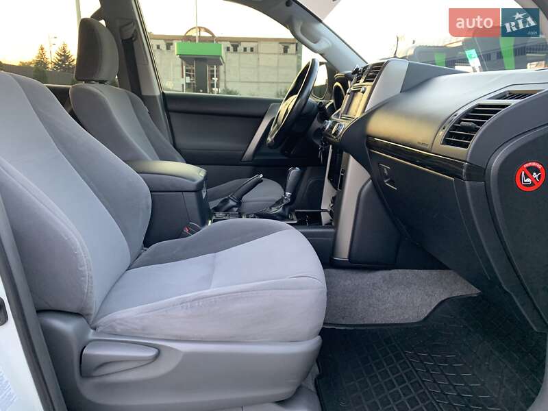 Внедорожник / Кроссовер Toyota Land Cruiser Prado 2012 в Днепре