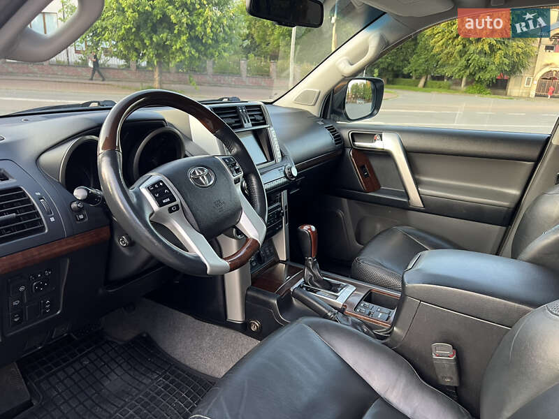 Позашляховик / Кросовер Toyota Land Cruiser Prado 2011 в Ужгороді