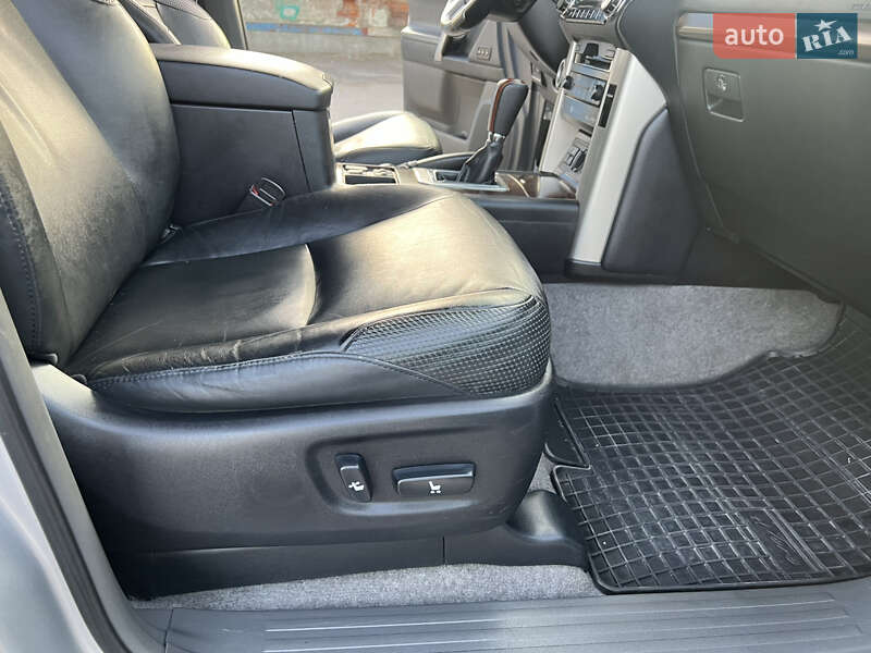 Позашляховик / Кросовер Toyota Land Cruiser Prado 2011 в Ужгороді