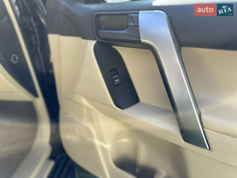 Внедорожник / Кроссовер Toyota Land Cruiser Prado 2017 в Одессе фото 57 Внедорожник / Кроссовер Toyota Land Cruiser Prado 2017 в Одессе