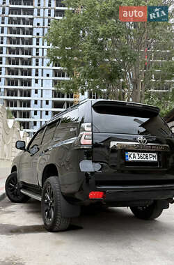 Внедорожник / Кроссовер Toyota Land Cruiser Prado 2022 в 