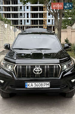 Внедорожник / Кроссовер Toyota Land Cruiser Prado 2022 в 