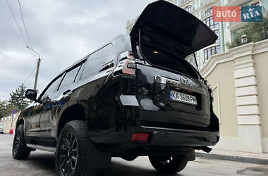 Внедорожник / Кроссовер Toyota Land Cruiser Prado 2022 в 