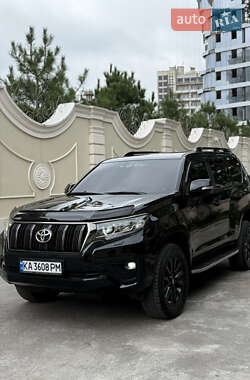 Внедорожник / Кроссовер Toyota Land Cruiser Prado 2022 в 