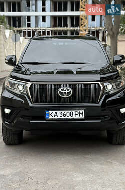 Внедорожник / Кроссовер Toyota Land Cruiser Prado 2022 в 