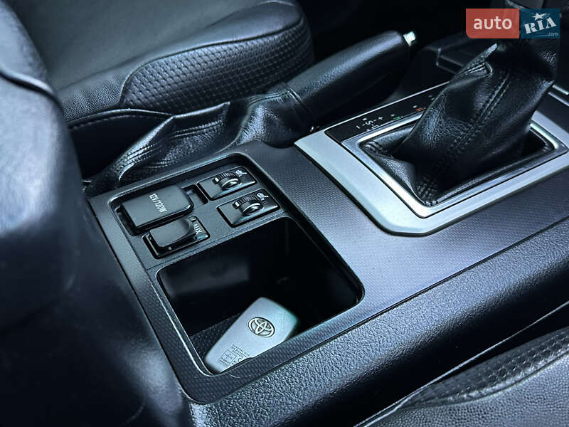 Внедорожник / Кроссовер Toyota Land Cruiser Prado 2013 в Кельменцах