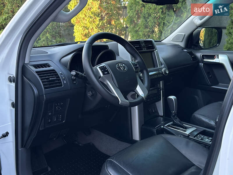 Внедорожник / Кроссовер Toyota Land Cruiser Prado 2013 в Кельменцах