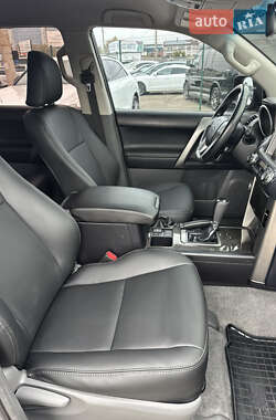 Внедорожник / Кроссовер Toyota Land Cruiser Prado 2012 в 