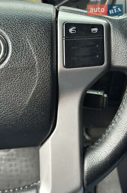 Внедорожник / Кроссовер Toyota Land Cruiser Prado 2012 в 
