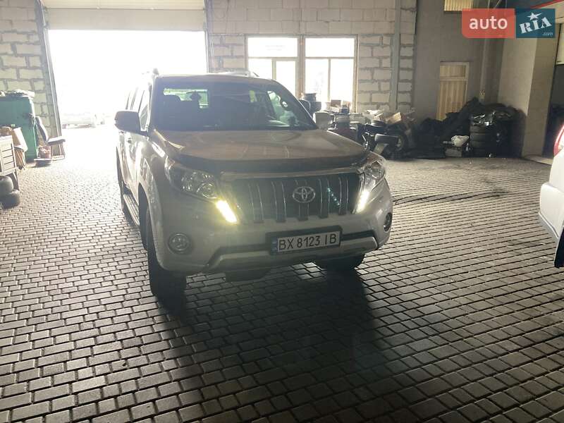 Позашляховик / Кросовер Toyota Land Cruiser Prado 2016 в Хмельницькому фото 8 Позашляховик / Кросовер Toyota Land Cruiser Prado 2016 в Хмельницькому