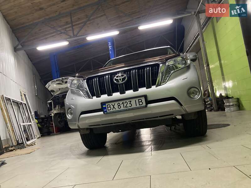 Позашляховик / Кросовер Toyota Land Cruiser Prado 2016 в Хмельницькому фото 12 Позашляховик / Кросовер Toyota Land Cruiser Prado 2016 в Хмельницькому