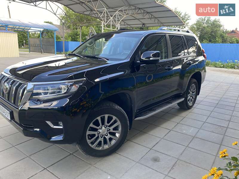 Внедорожник / Кроссовер Toyota Land Cruiser Prado 2019 в 