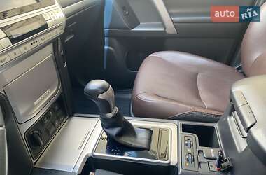 Внедорожник / Кроссовер Toyota Land Cruiser Prado 2019 в 