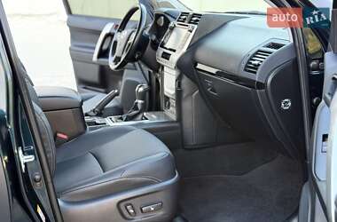 Внедорожник / Кроссовер Toyota Land Cruiser Prado 2019 в 