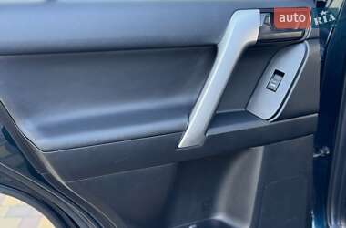 Внедорожник / Кроссовер Toyota Land Cruiser Prado 2019 в 