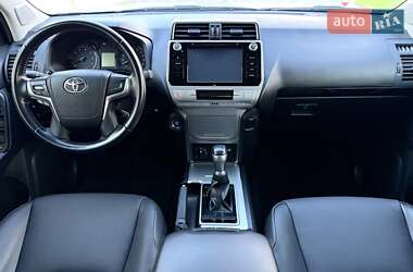Внедорожник / Кроссовер Toyota Land Cruiser Prado 2019 в 