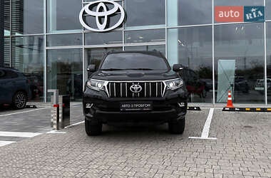 Внедорожник / Кроссовер Toyota Land Cruiser Prado 2019 в 