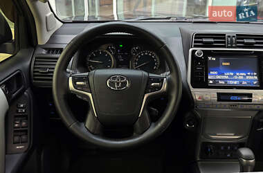 Внедорожник / Кроссовер Toyota Land Cruiser Prado 2019 в 