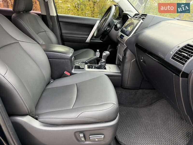 Внедорожник / Кроссовер Toyota Land Cruiser Prado 2018 в Киеве фото 11 Внедорожник / Кроссовер Toyota Land Cruiser Prado 2018 в Киеве