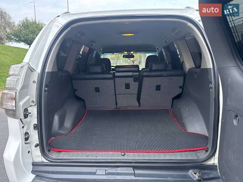 Позашляховик / Кросовер Toyota Land Cruiser Prado 2010 в Києві