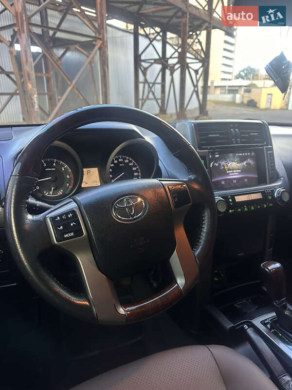 Внедорожник / Кроссовер Toyota Land Cruiser Prado 2010 в Львове