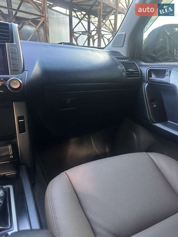 Внедорожник / Кроссовер Toyota Land Cruiser Prado 2010 в Львове