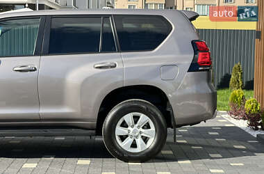 Внедорожник / Кроссовер Toyota Land Cruiser Prado 2018 в 