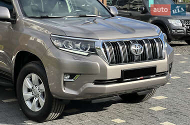 Внедорожник / Кроссовер Toyota Land Cruiser Prado 2018 в 