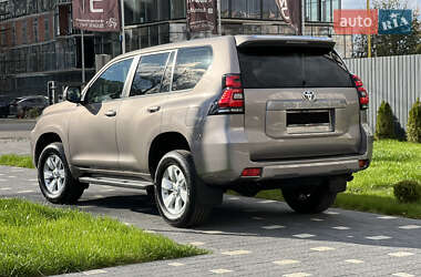 Внедорожник / Кроссовер Toyota Land Cruiser Prado 2018 в 