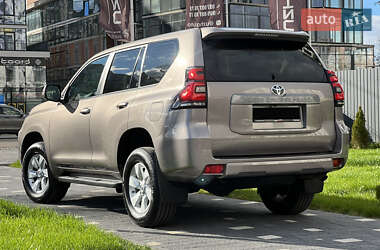 Внедорожник / Кроссовер Toyota Land Cruiser Prado 2018 в 