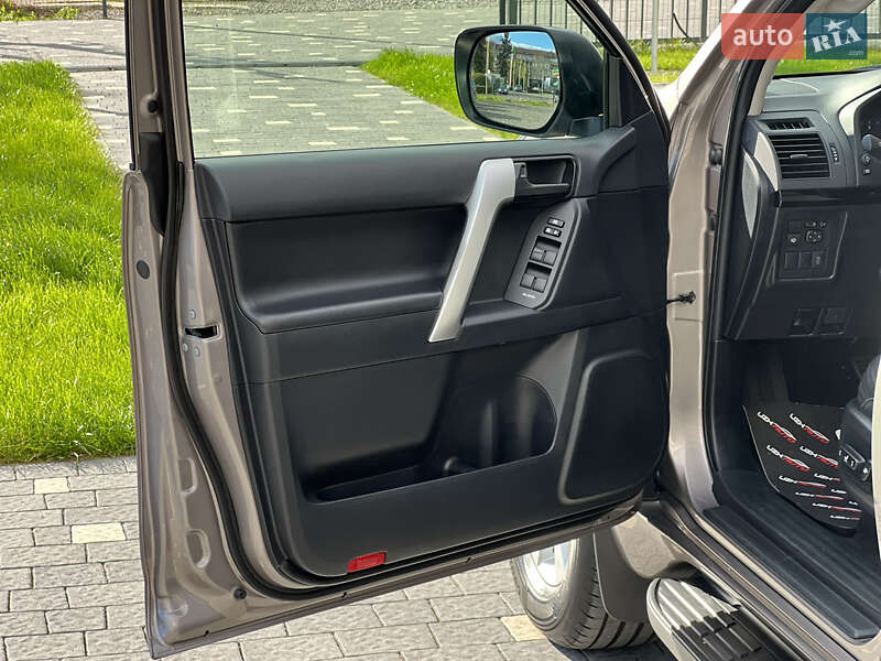 Позашляховик / Кросовер Toyota Land Cruiser Prado 2018 в Ужгороді фото 26 Позашляховик / Кросовер Toyota Land Cruiser Prado 2018 в Ужгороді