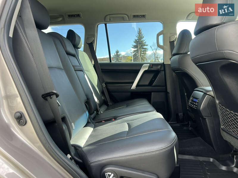 Позашляховик / Кросовер Toyota Land Cruiser Prado 2018 в Ужгороді фото 35 Позашляховик / Кросовер Toyota Land Cruiser Prado 2018 в Ужгороді