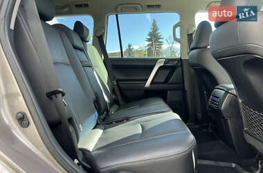 Внедорожник / Кроссовер Toyota Land Cruiser Prado 2018 в 