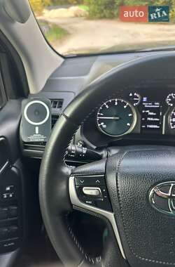Внедорожник / Кроссовер Toyota Land Cruiser Prado 2019 в 