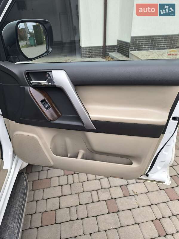 Внедорожник / Кроссовер Toyota Land Cruiser Prado 2010 в Киеве