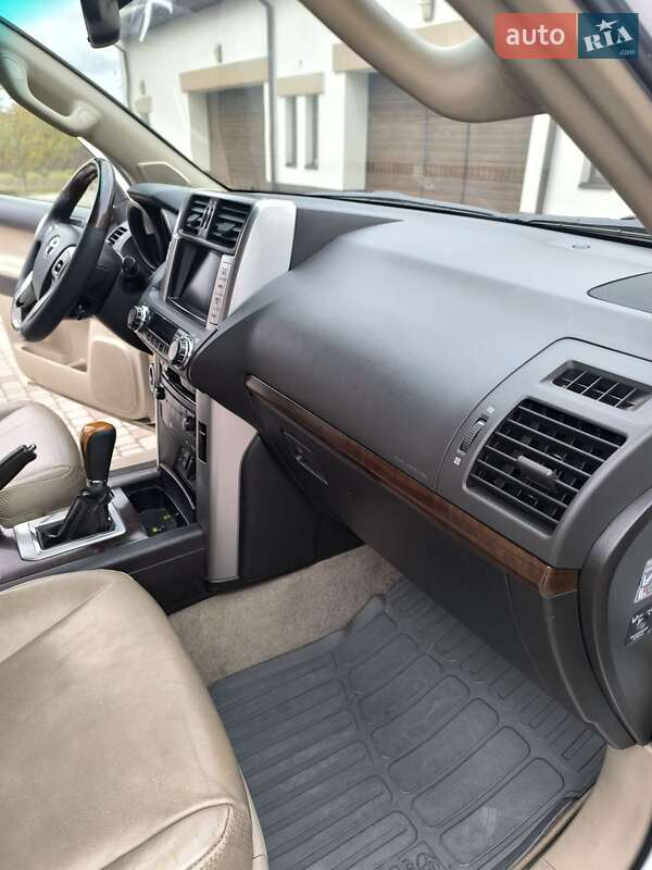 Внедорожник / Кроссовер Toyota Land Cruiser Prado 2010 в Киеве