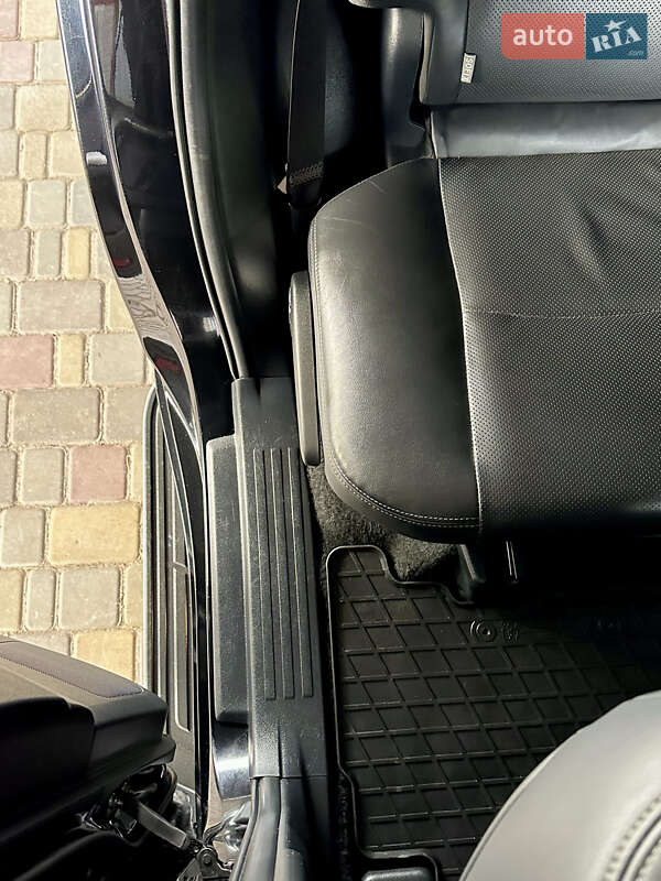 Позашляховик / Кросовер Toyota Land Cruiser Prado 2018 в Києві