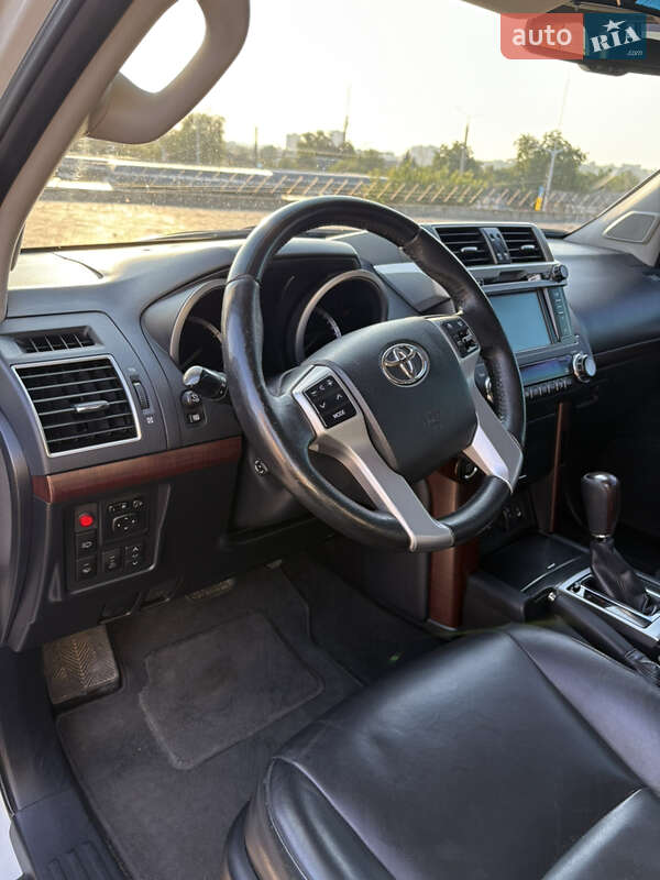 Позашляховик / Кросовер Toyota Land Cruiser Prado 2013 в Харкові