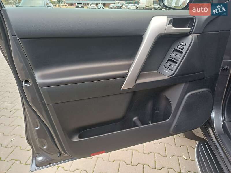 Позашляховик / Кросовер Toyota Land Cruiser Prado 2022 в Києві