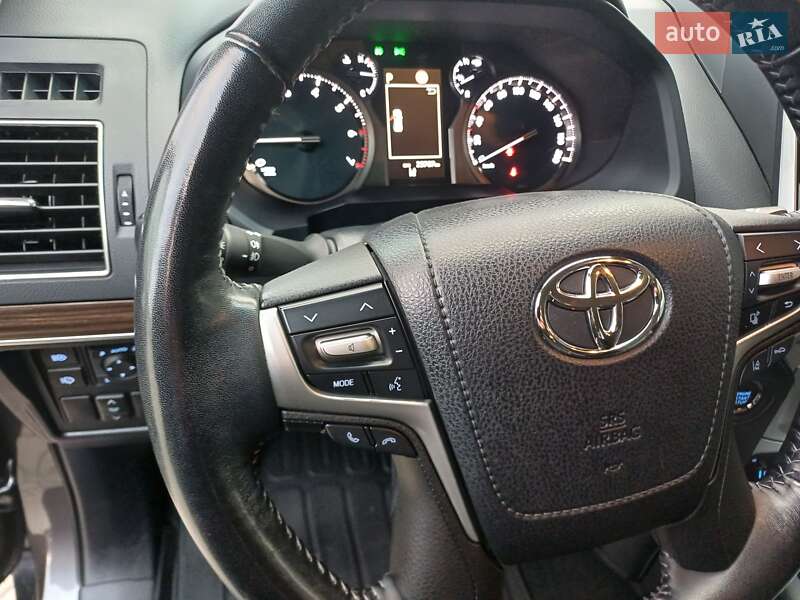 Позашляховик / Кросовер Toyota Land Cruiser Prado 2022 в Києві