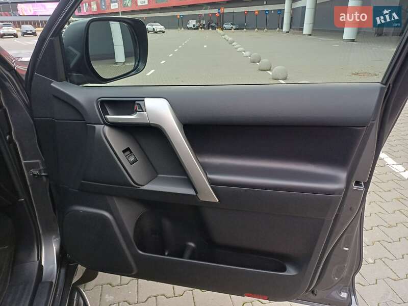 Позашляховик / Кросовер Toyota Land Cruiser Prado 2022 в Києві