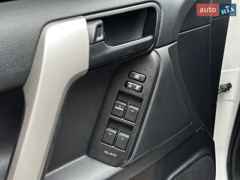 Позашляховик / Кросовер Toyota Land Cruiser Prado 2013 в Києві фото 23 Позашляховик / Кросовер Toyota Land Cruiser Prado 2013 в Києві