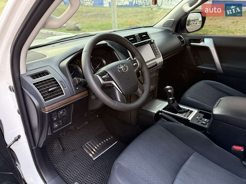 Внедорожник / Кроссовер Toyota Land Cruiser Prado 2019 в Кривом Роге фото 17 Внедорожник / Кроссовер Toyota Land Cruiser Prado 2019 в Кривом Роге