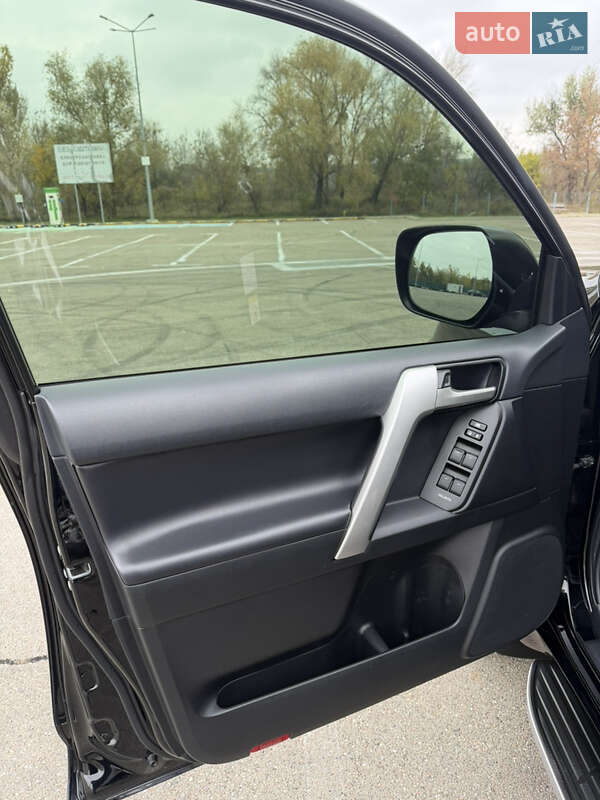 Внедорожник / Кроссовер Toyota Land Cruiser Prado 2019 в Киеве фото 28 Внедорожник / Кроссовер Toyota Land Cruiser Prado 2019 в Киеве