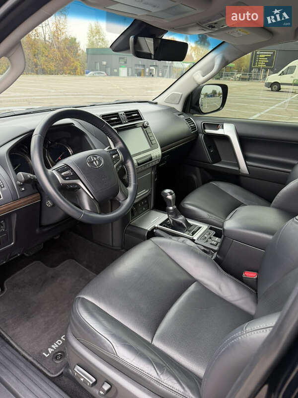 Внедорожник / Кроссовер Toyota Land Cruiser Prado 2019 в Киеве фото 32 Внедорожник / Кроссовер Toyota Land Cruiser Prado 2019 в Киеве