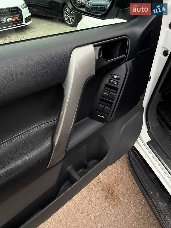 Внедорожник / Кроссовер Toyota Land Cruiser Prado 2012 в Харькове фото 36 Внедорожник / Кроссовер Toyota Land Cruiser Prado 2012 в Харькове