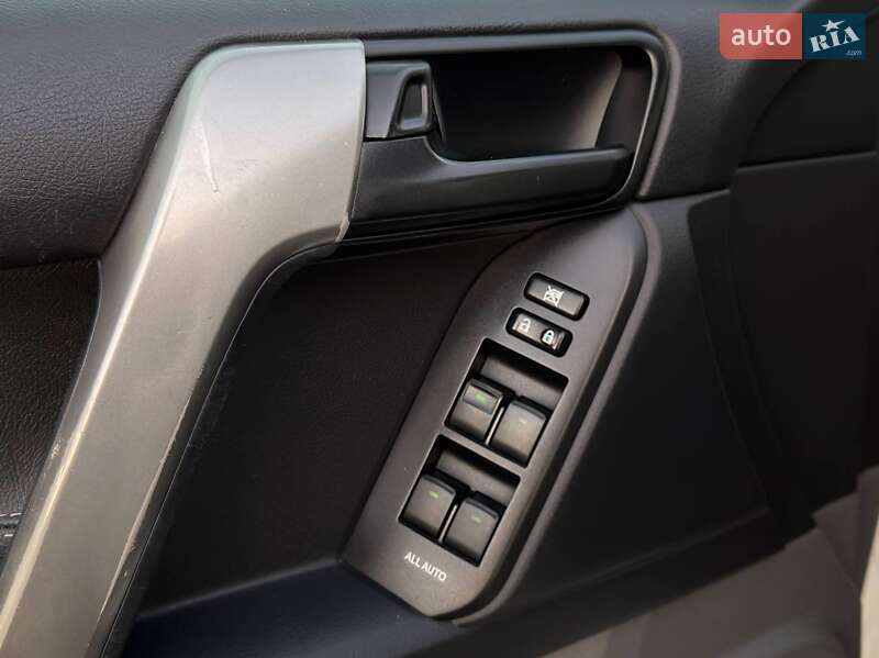 Внедорожник / Кроссовер Toyota Land Cruiser Prado 2012 в Харькове фото 38 Внедорожник / Кроссовер Toyota Land Cruiser Prado 2012 в Харькове